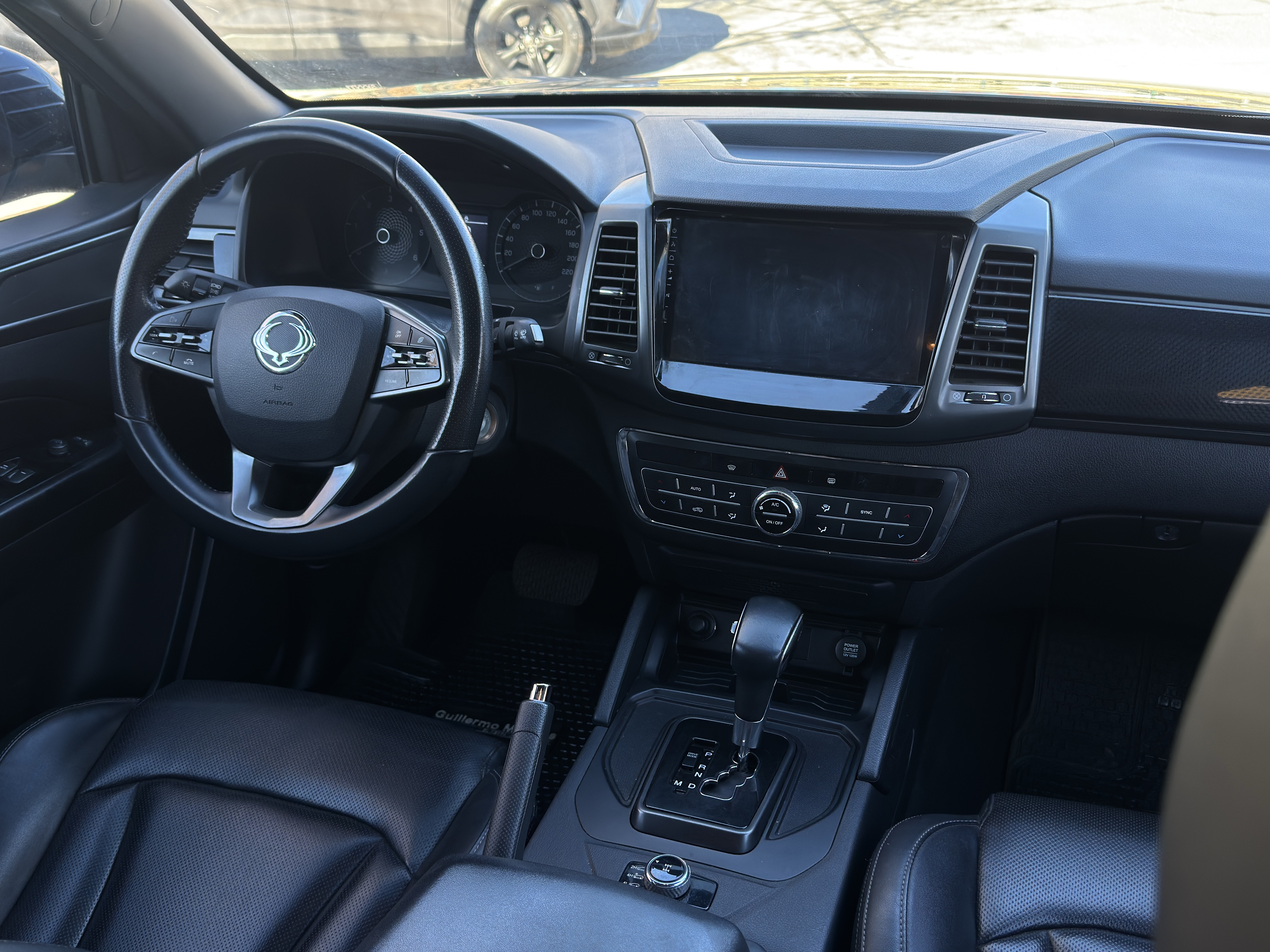 SsangYong Musso Grand — foto 17 de 20