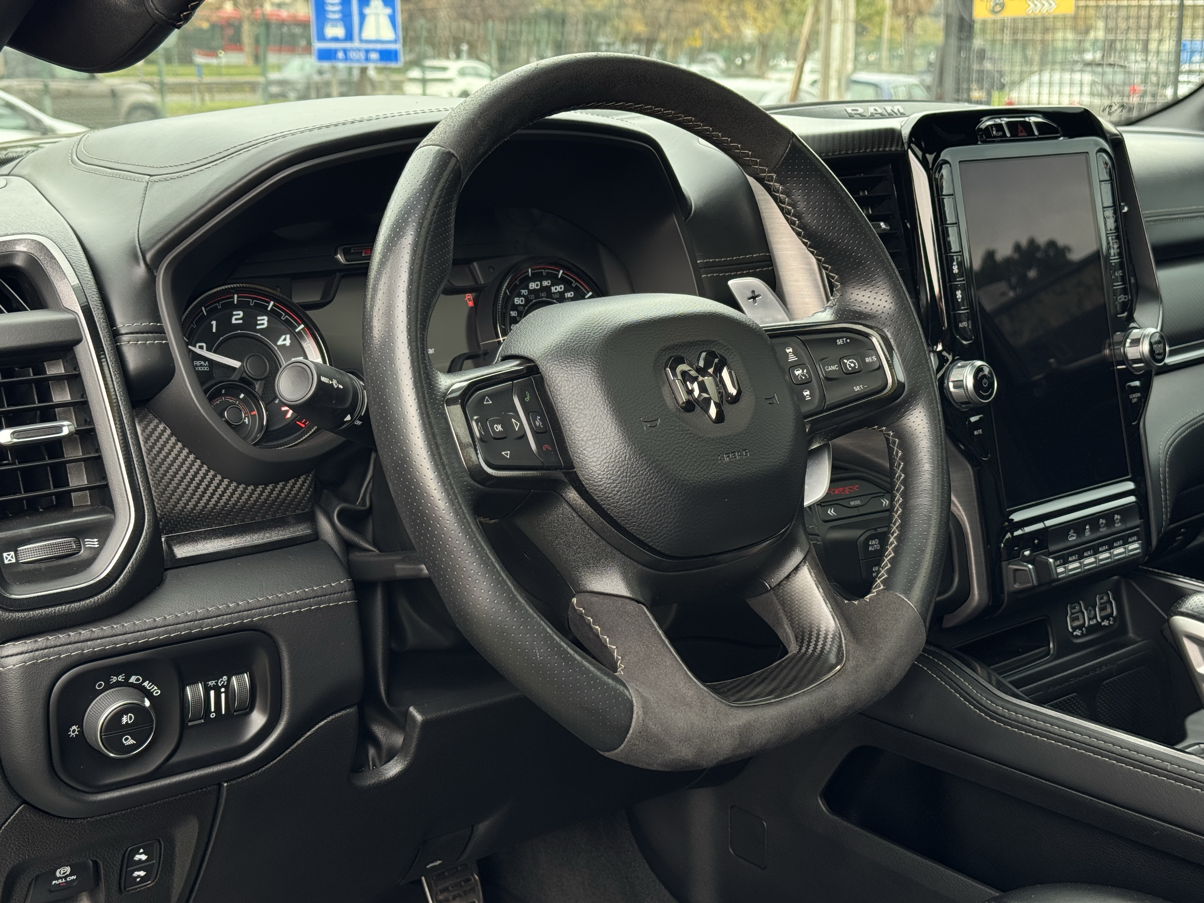 RAM 1500 Trx — foto 16 de 24