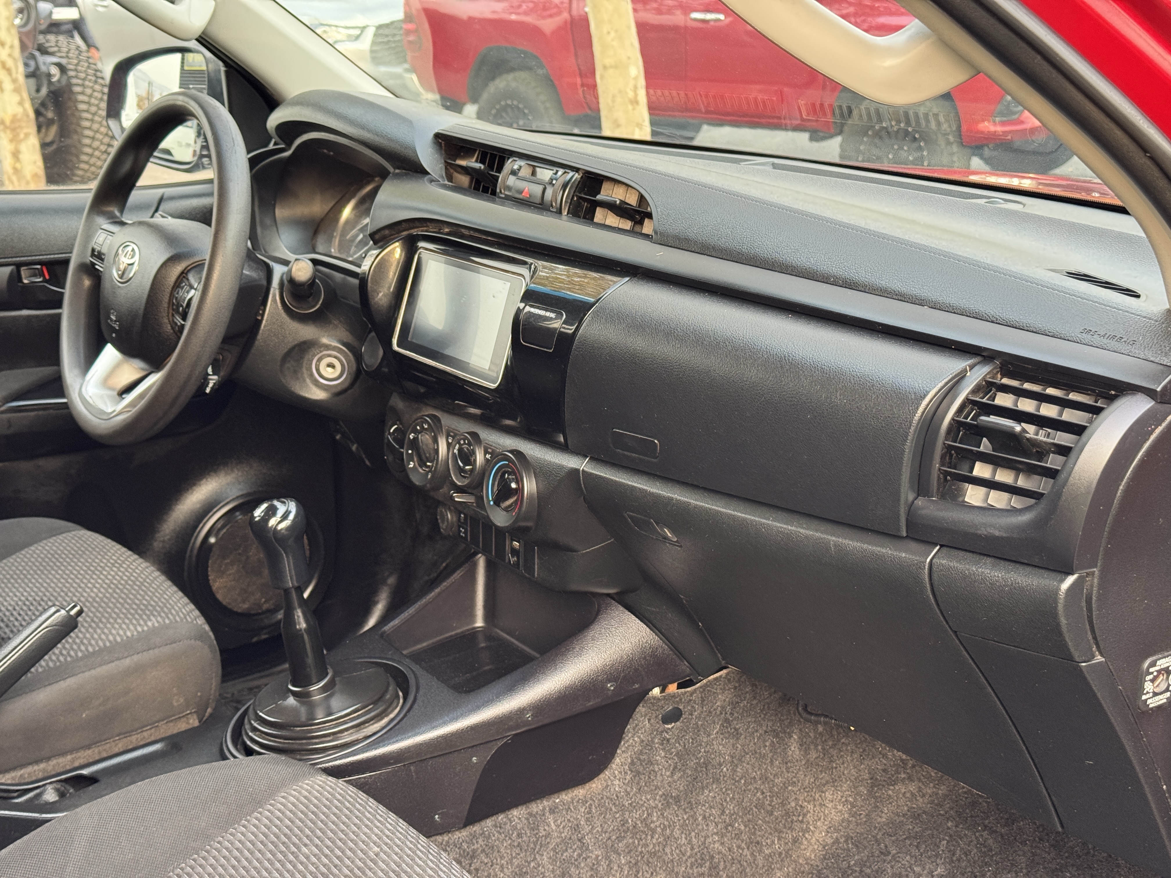 Toyota Hilux — foto 15 de 17