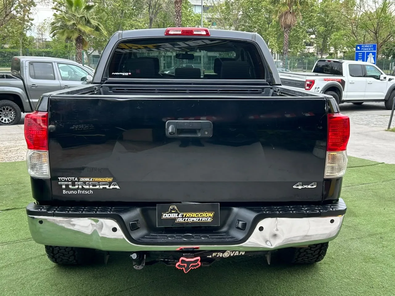 Toyota Tundra — foto 8 de 19