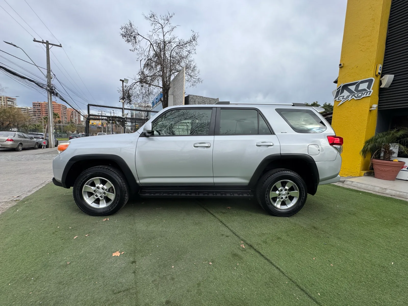 Toyota 4Runner Sr5 — foto 4 de 17