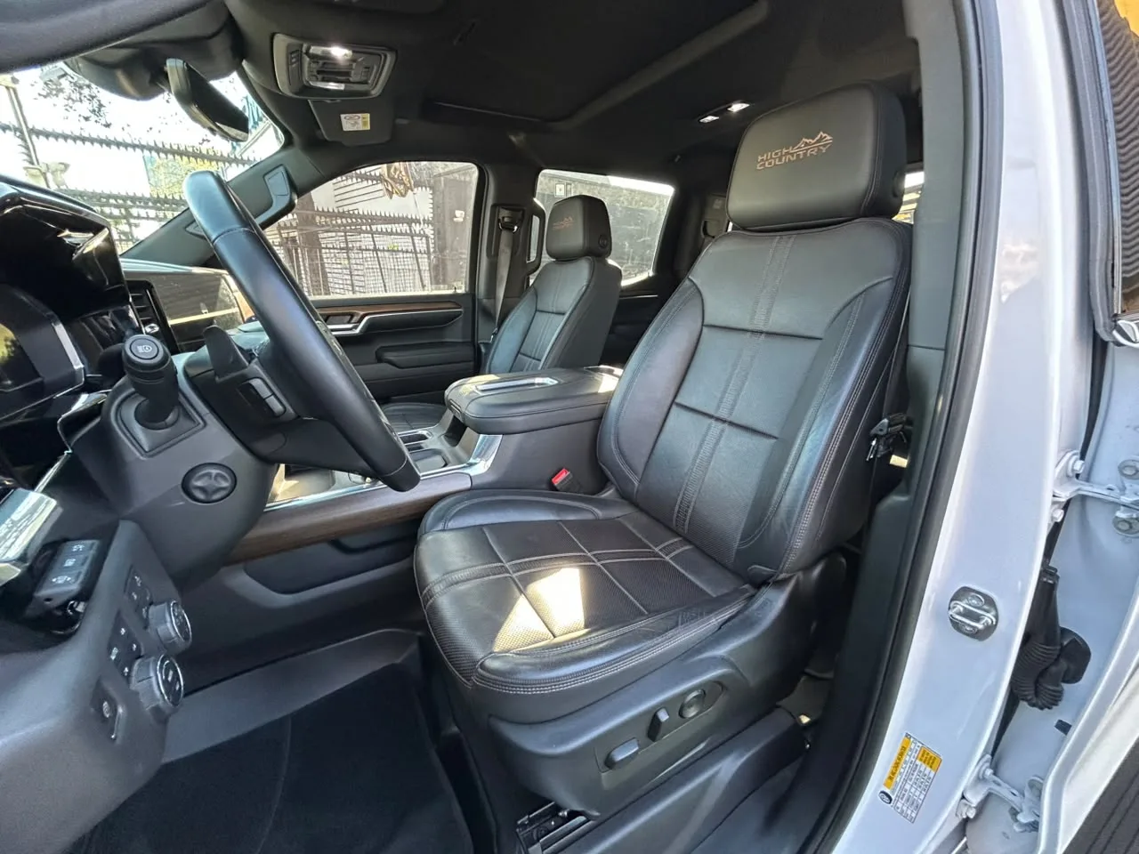 Chevrolet Silverado High Country — foto 15 de 18