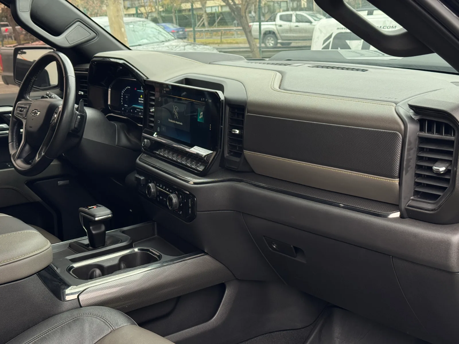 Chevrolet Silverado Zr2 — foto 17 de 21