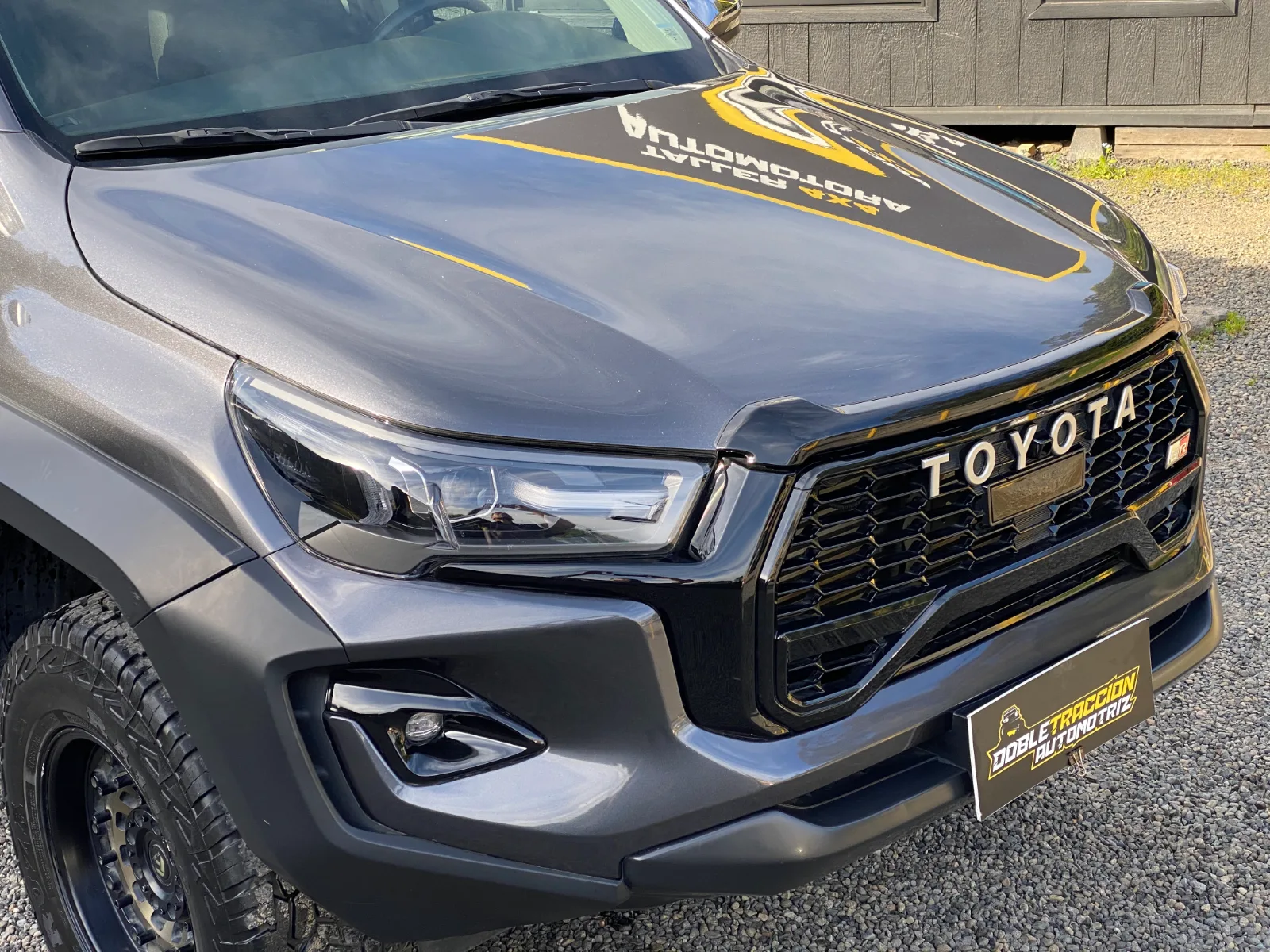 Toyota Hilux — foto 4 de 19