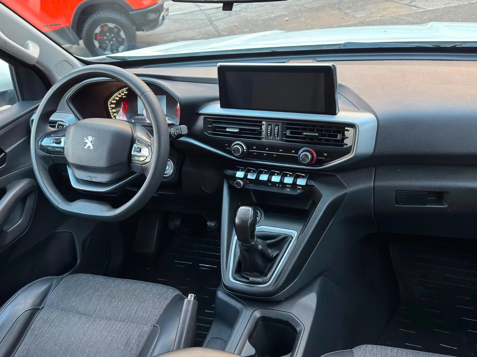 Peugeot Landtrek — foto 17 de 19