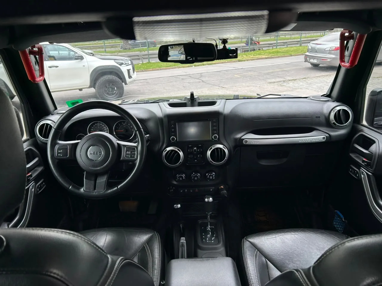 Jeep Wrangler Unltd Sahara — foto 17 de 18