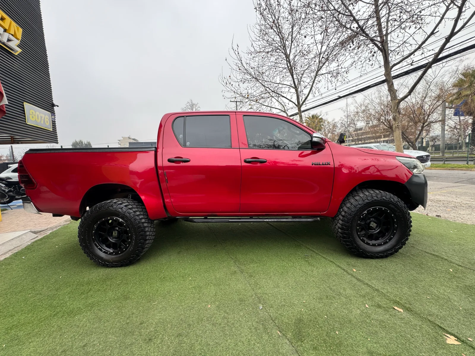 Toyota Hilux — foto 9 de 17