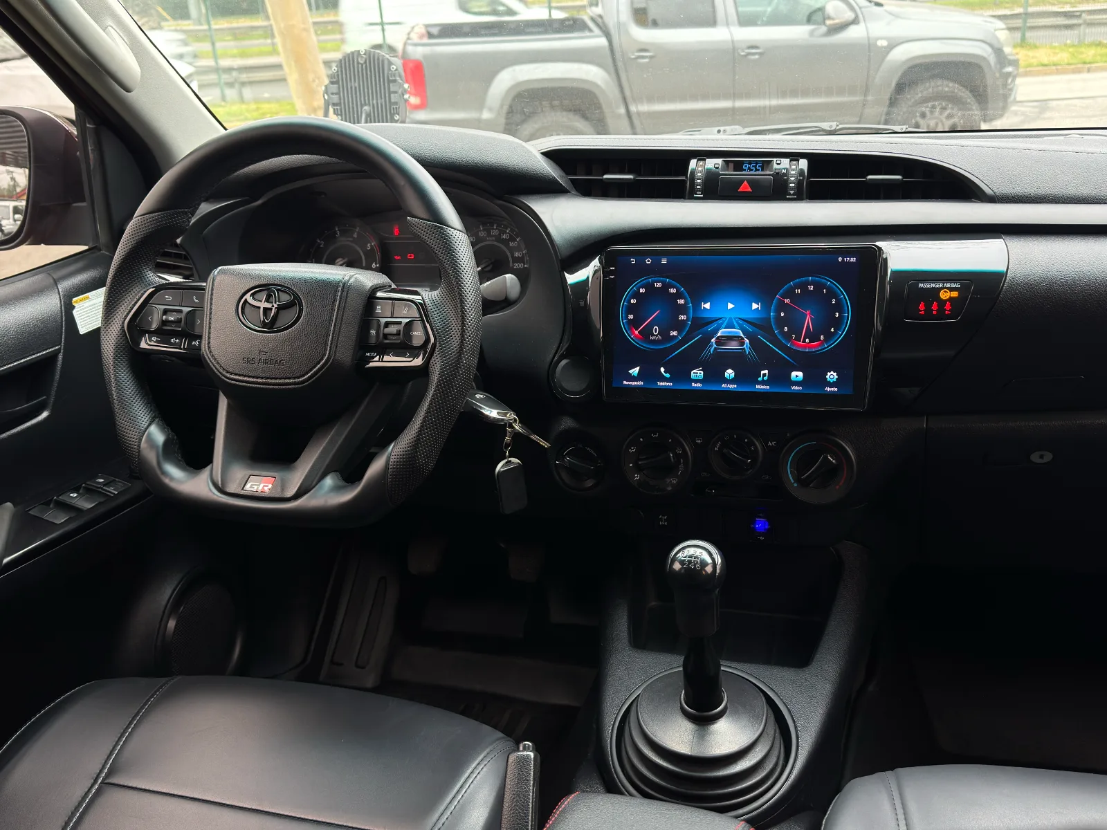 Toyota Hilux — foto 16 de 17