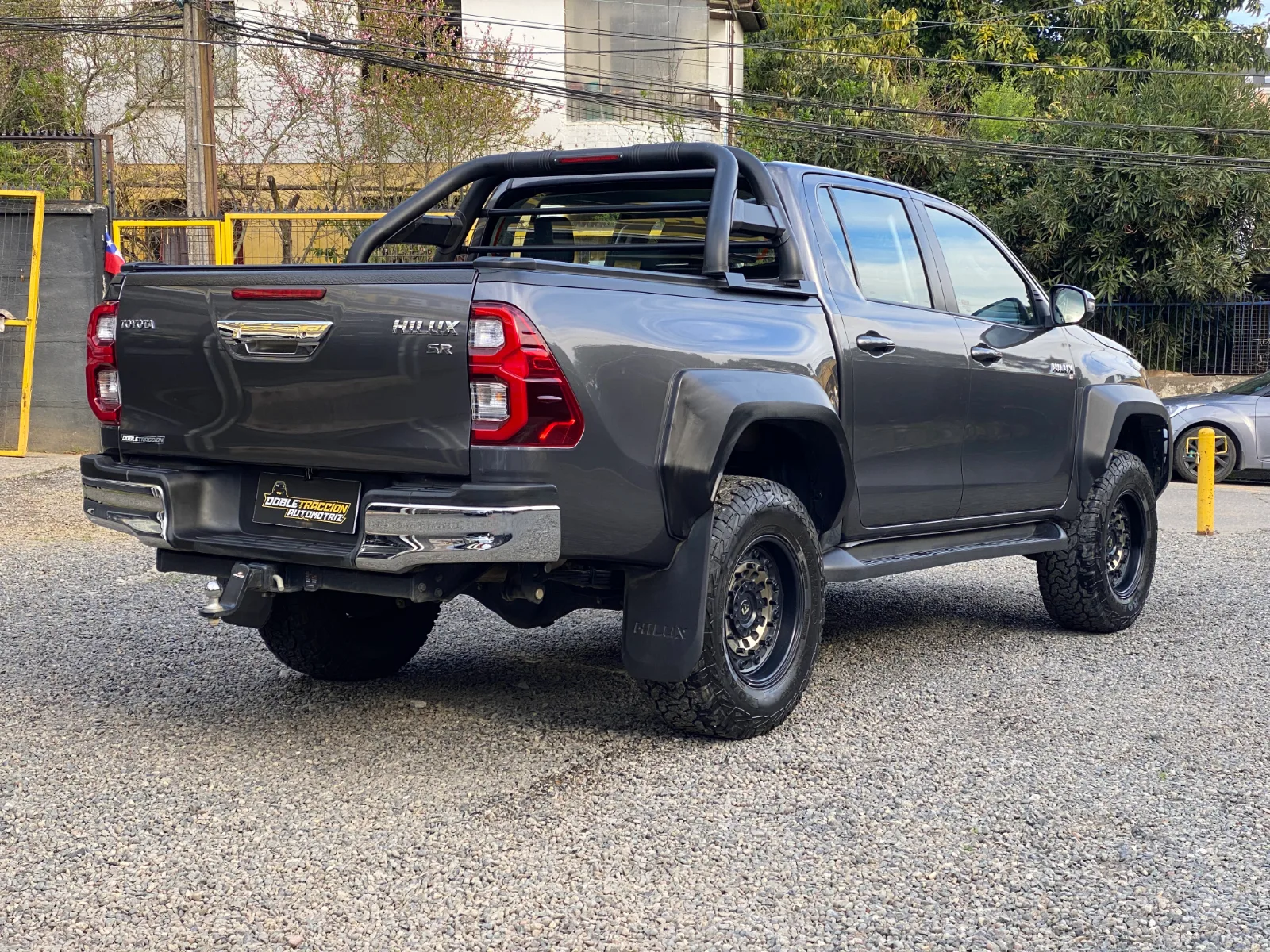 Toyota Hilux — foto 9 de 19