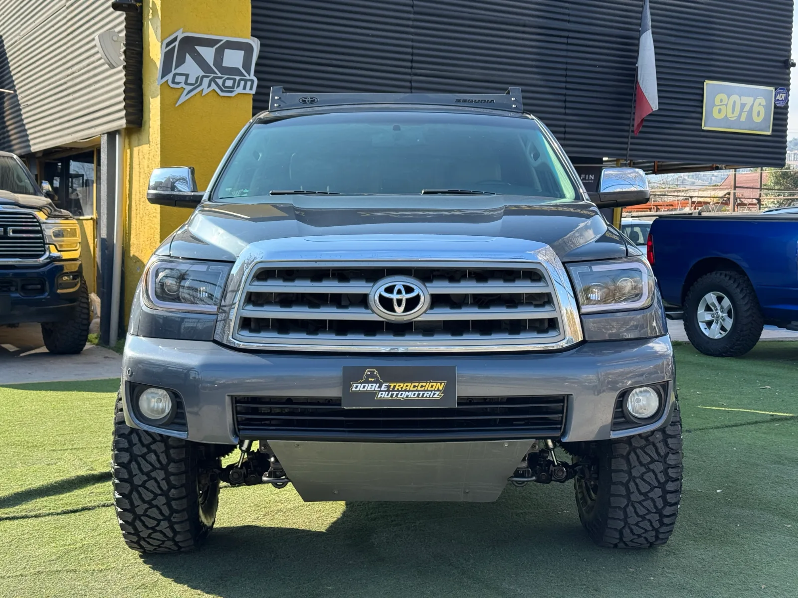 Toyota Sequoia — foto 2 de 17
