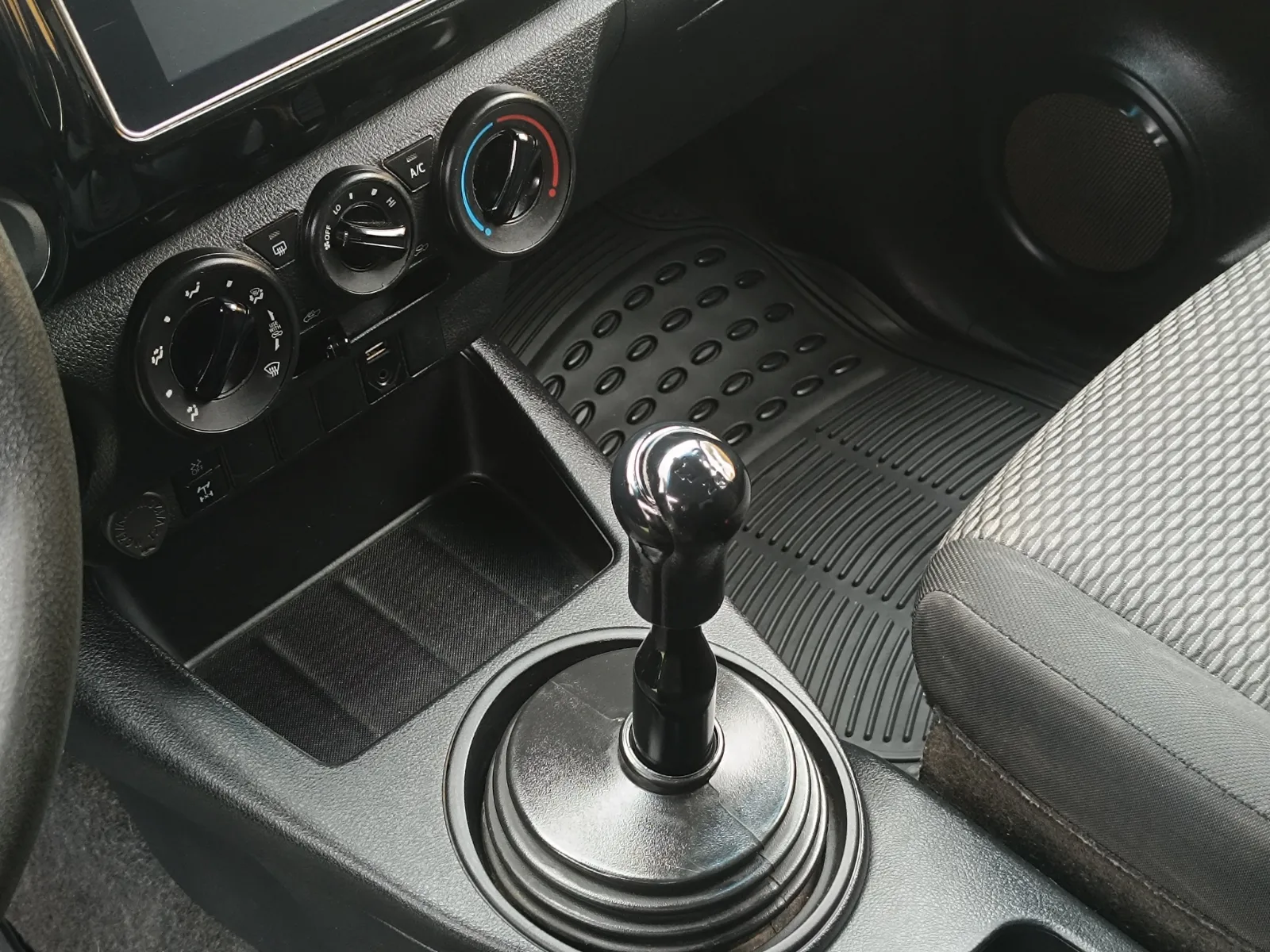 Toyota Hilux — foto 11 de 16