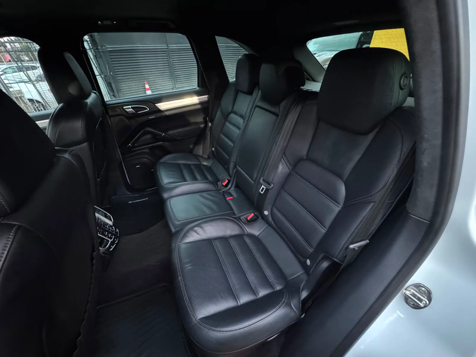 Porsche Cayenne — foto 18 de 23