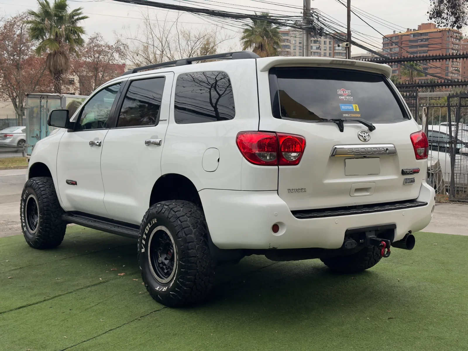 Toyota Sequoia — foto 7 de 17
