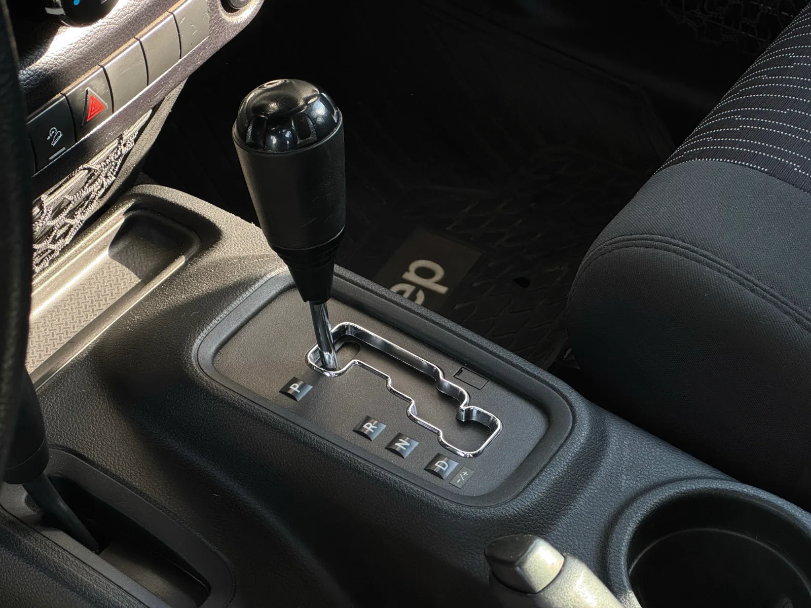 Jeep Wrangler Jk Sport — foto 15 de 17
