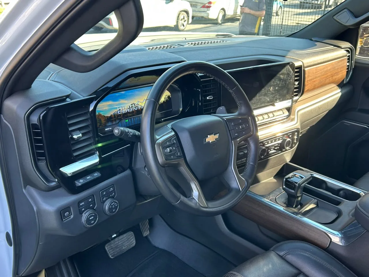 Chevrolet Silverado High Country — foto 13 de 18