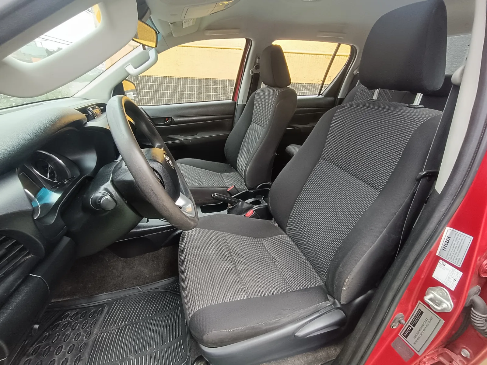 Toyota Hilux — foto 12 de 16