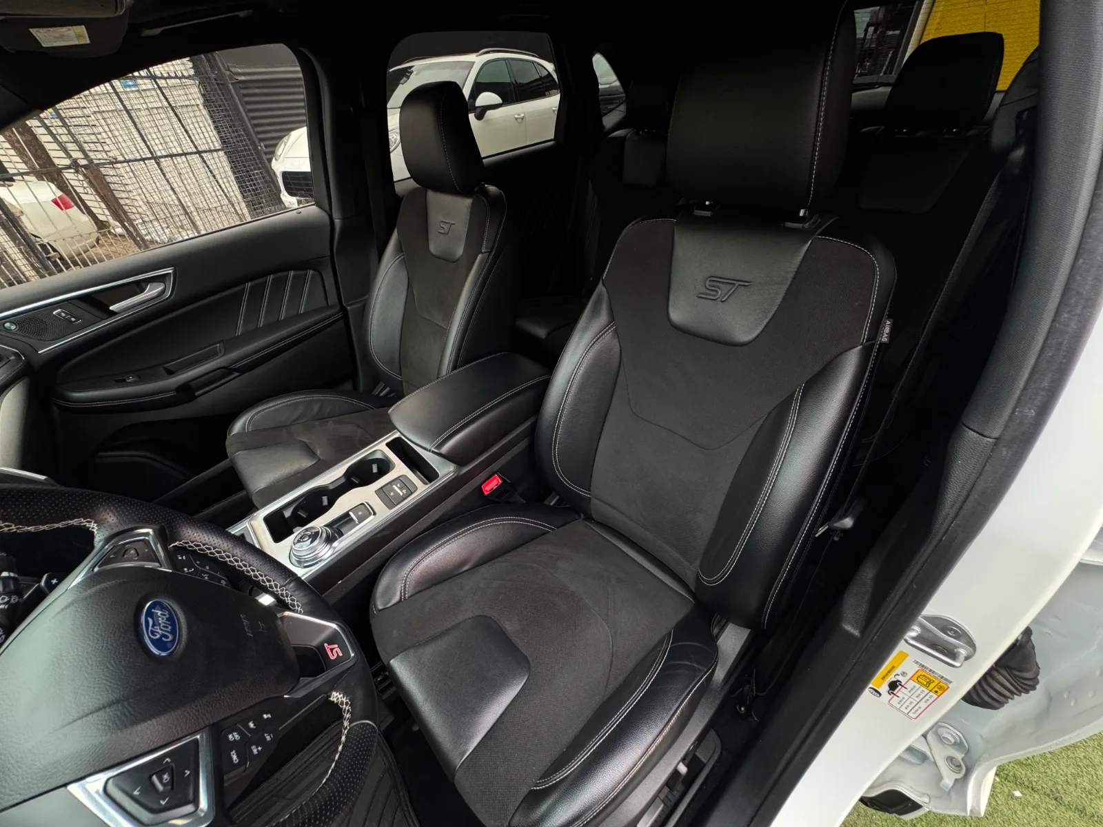 Ford Edge St — foto 15 de 21