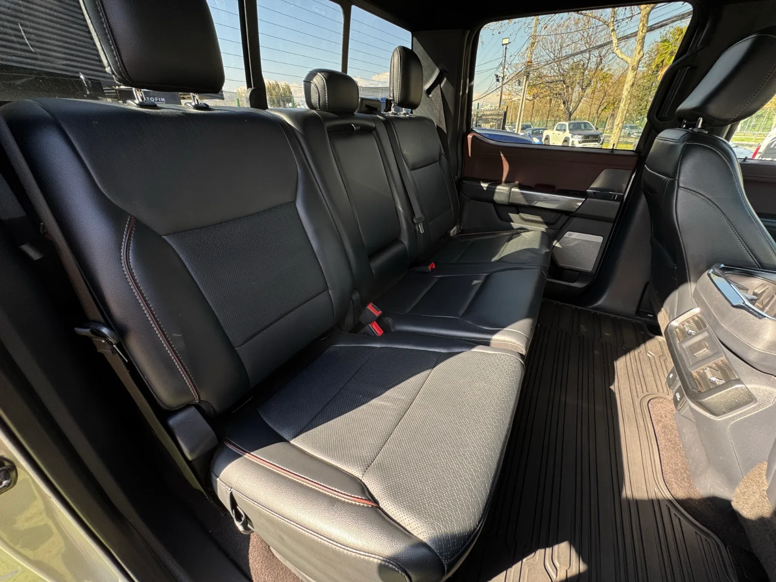 Ford F-150 Lariat Sport — foto 18 de 19