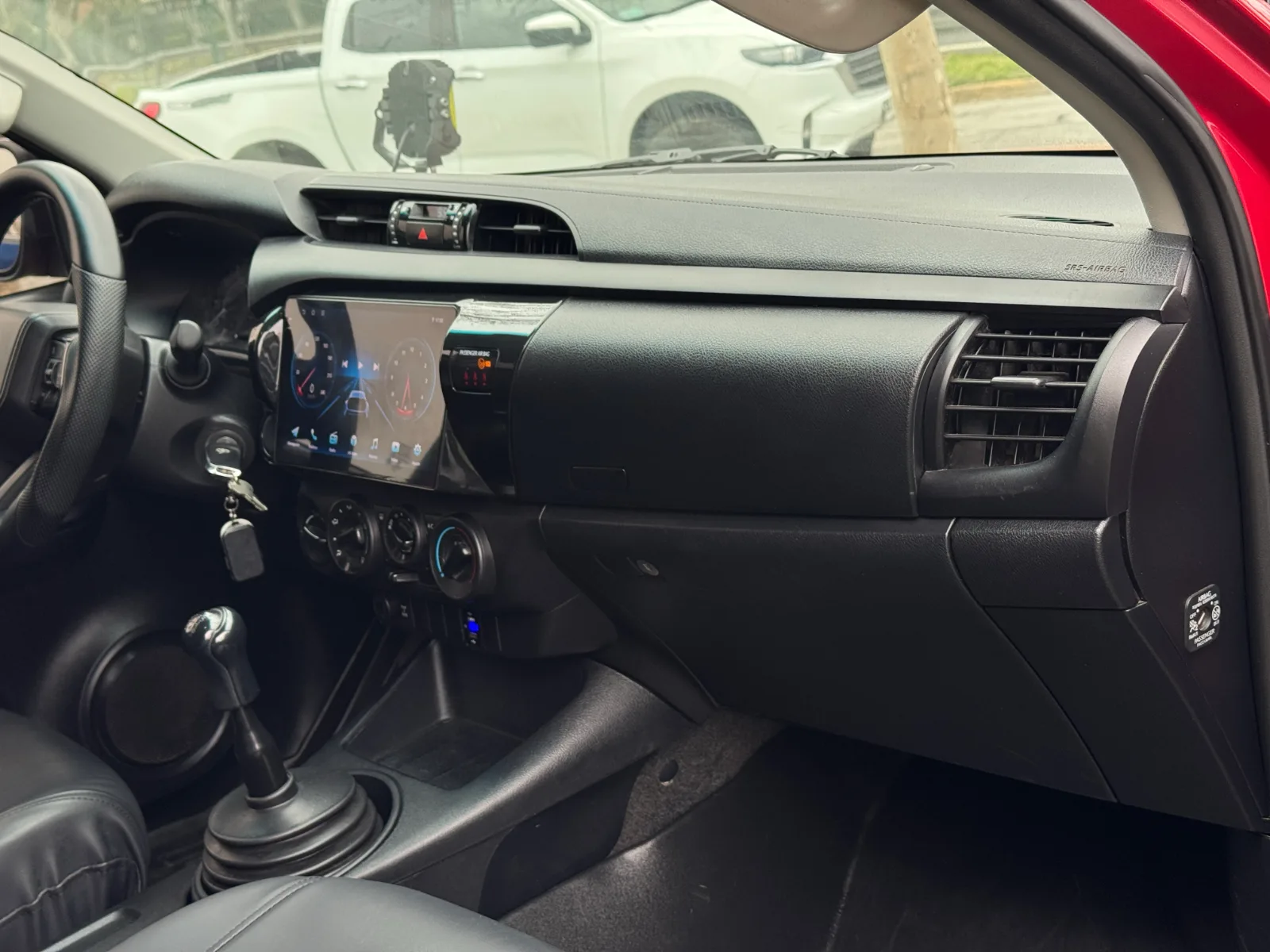 Toyota Hilux — foto 15 de 17