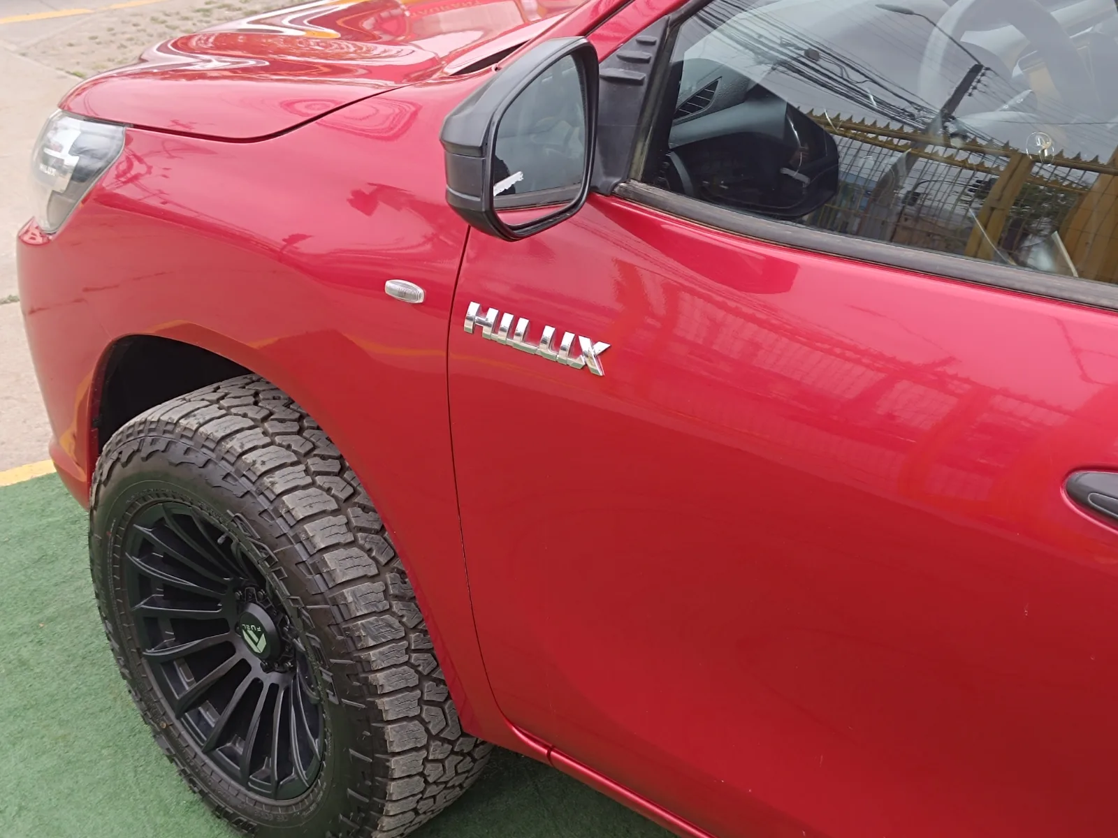 Toyota Hilux — foto 8 de 16