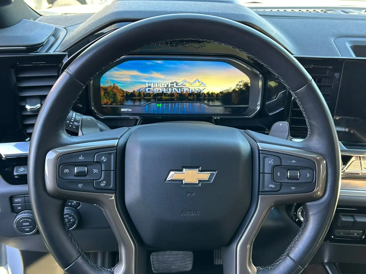 Chevrolet Silverado High Country — foto 14 de 18