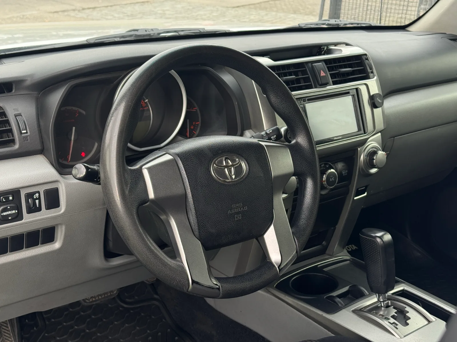 Toyota 4Runner Sr5 — foto 12 de 17