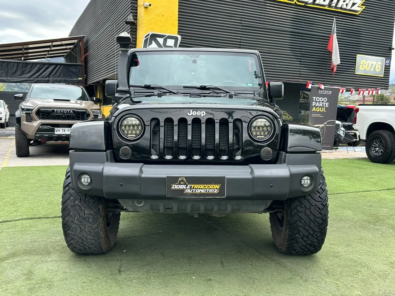 Jeep Wrangler Unltd Sahara — foto 2 de 18