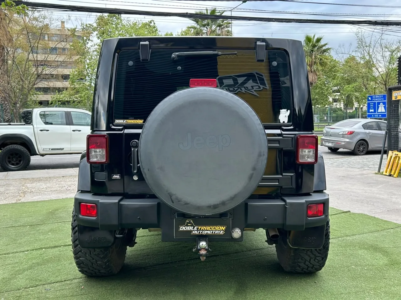 Jeep Wrangler Unltd Sahara — foto 7 de 18