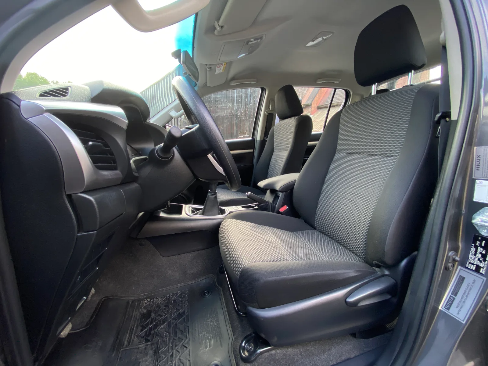 Toyota Hilux — foto 17 de 19