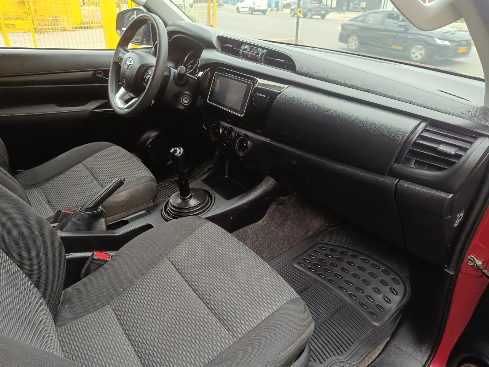Toyota Hilux — foto 16 de 16