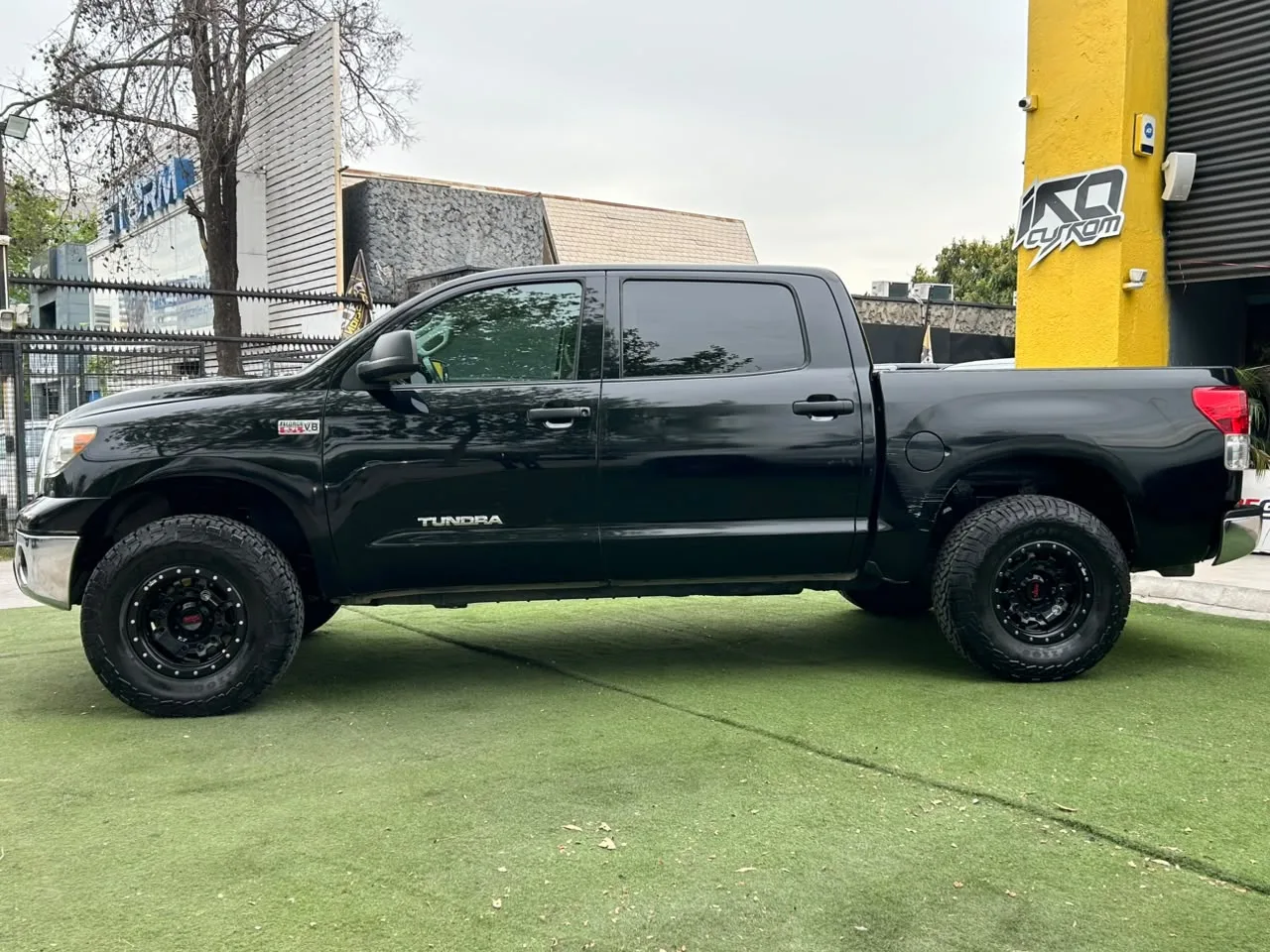Toyota Tundra — foto 6 de 19
