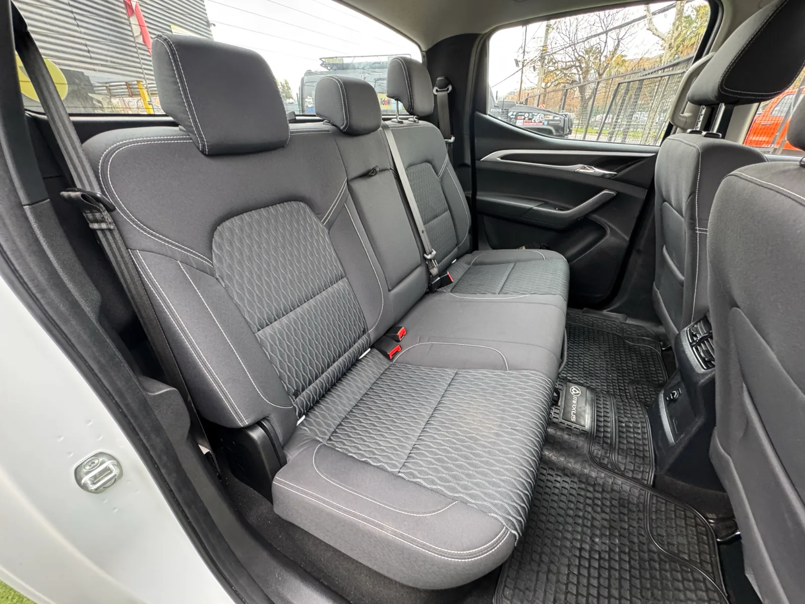 Maxus T60 — foto 16 de 17