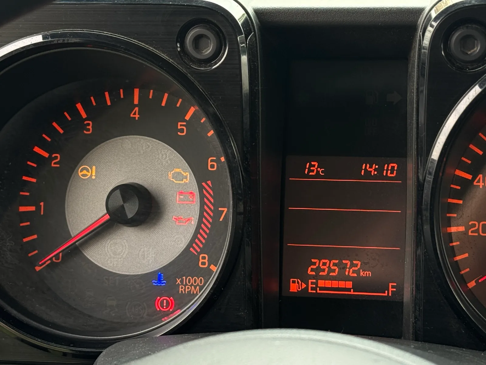 Suzuki Jimny — foto 13 de 15