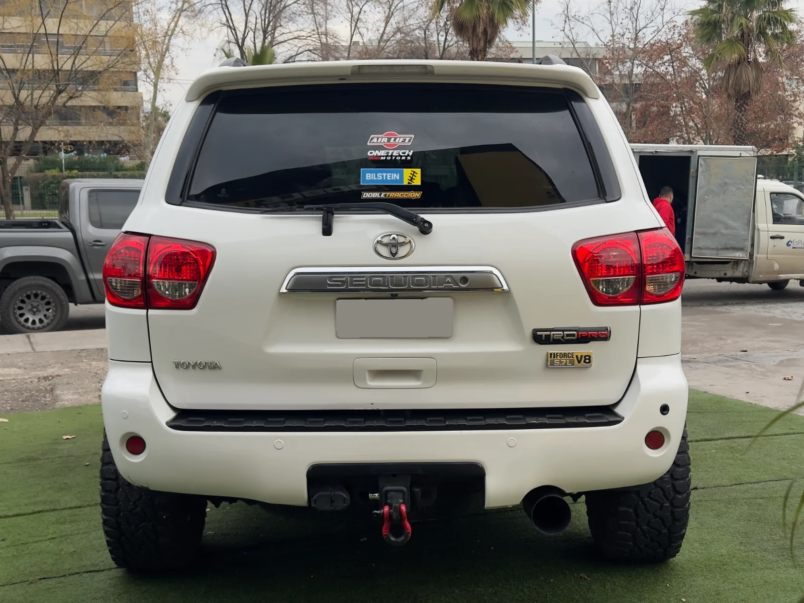 Toyota Sequoia — foto 8 de 17