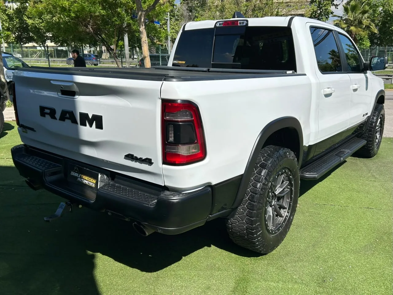 RAM 1500 Rebel Crew Dcab 4X4 5.7 Aut — foto 8 de 20