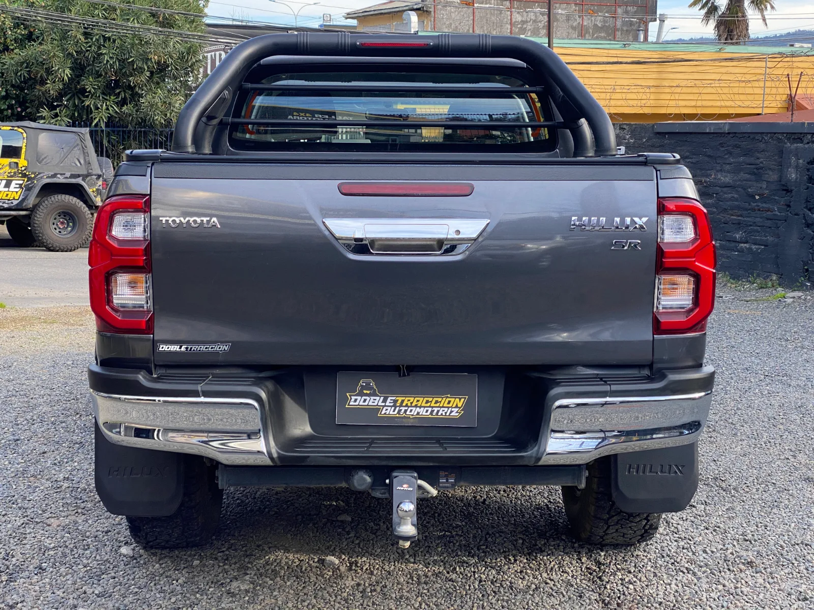 Toyota Hilux — foto 7 de 19