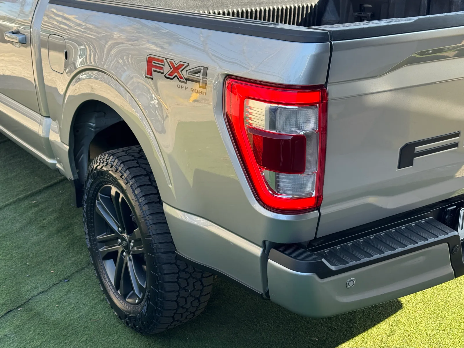 Ford F-150 Lariat Sport — foto 10 de 19