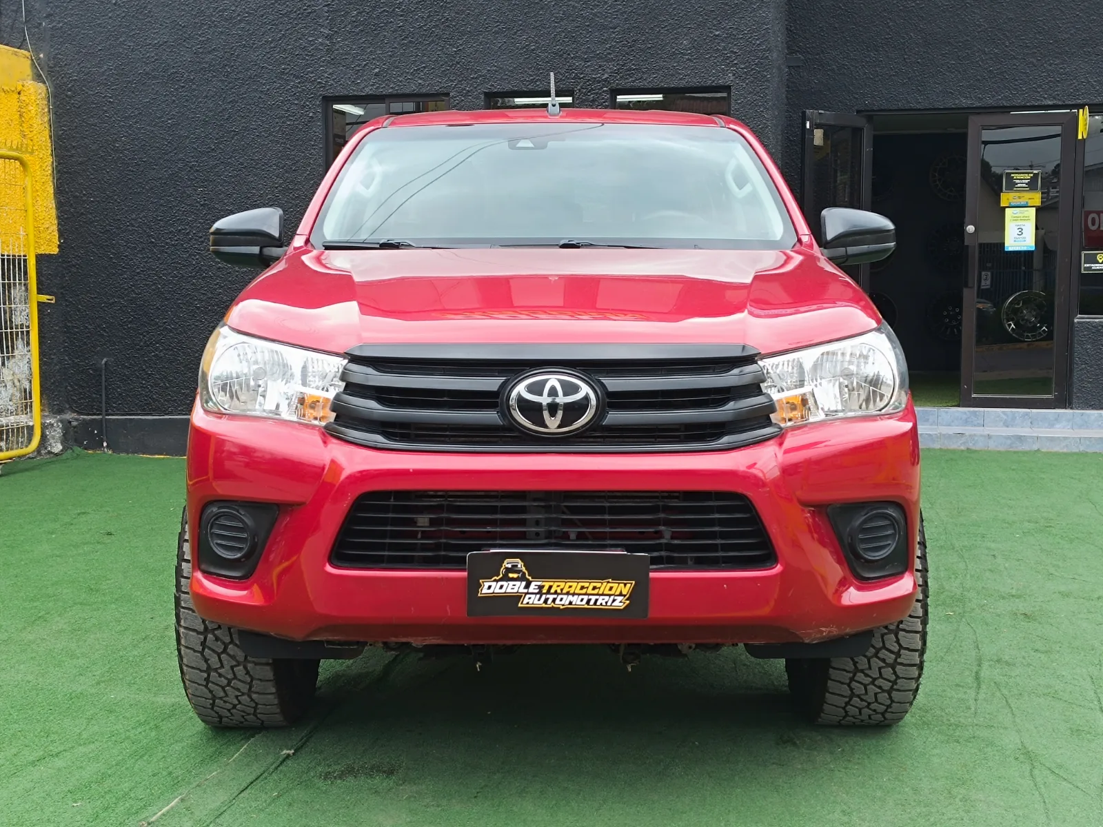 Toyota Hilux — foto 2 de 16