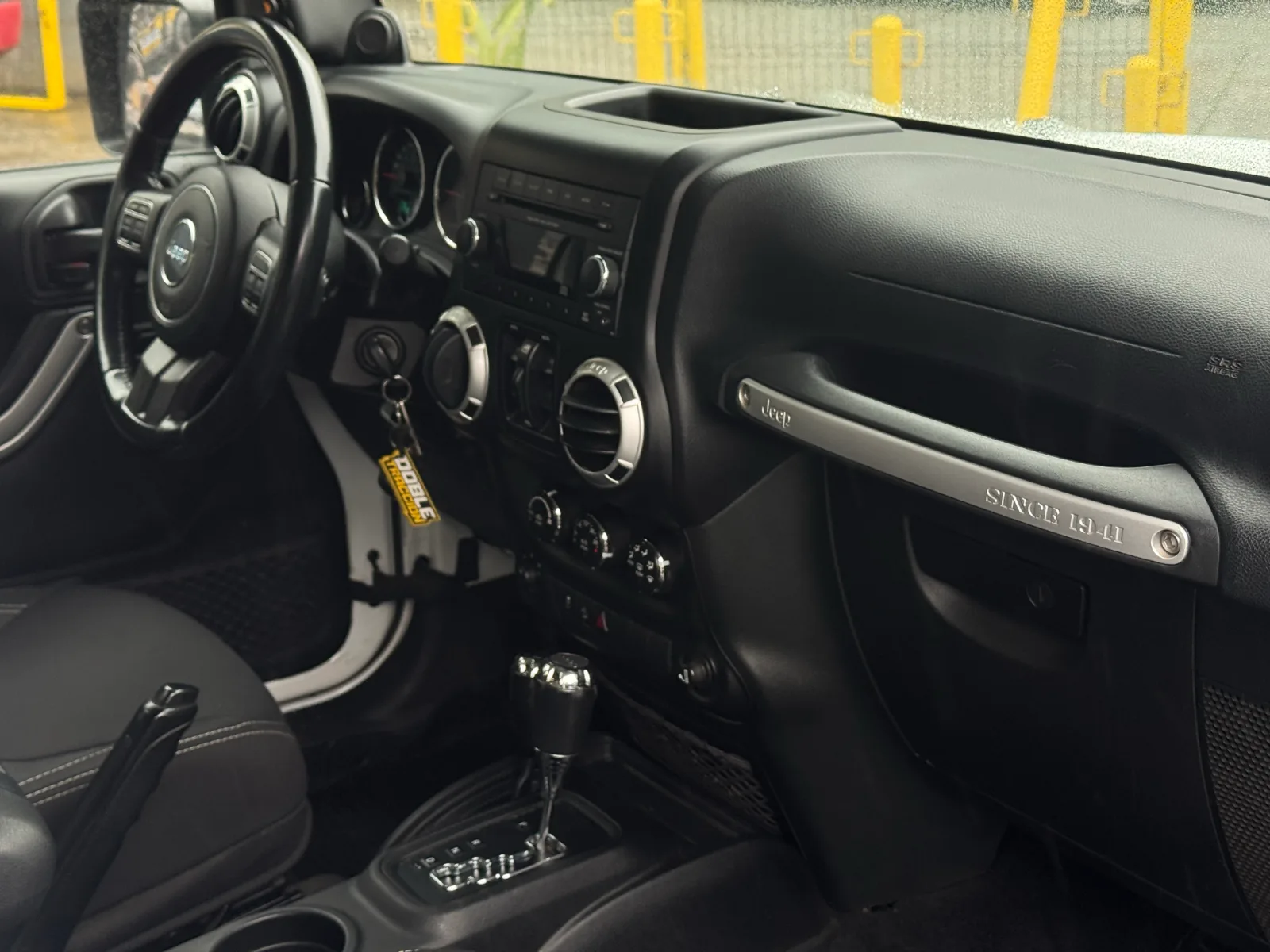 Jeep Wrangler Jku Sahara — foto 17 de 21