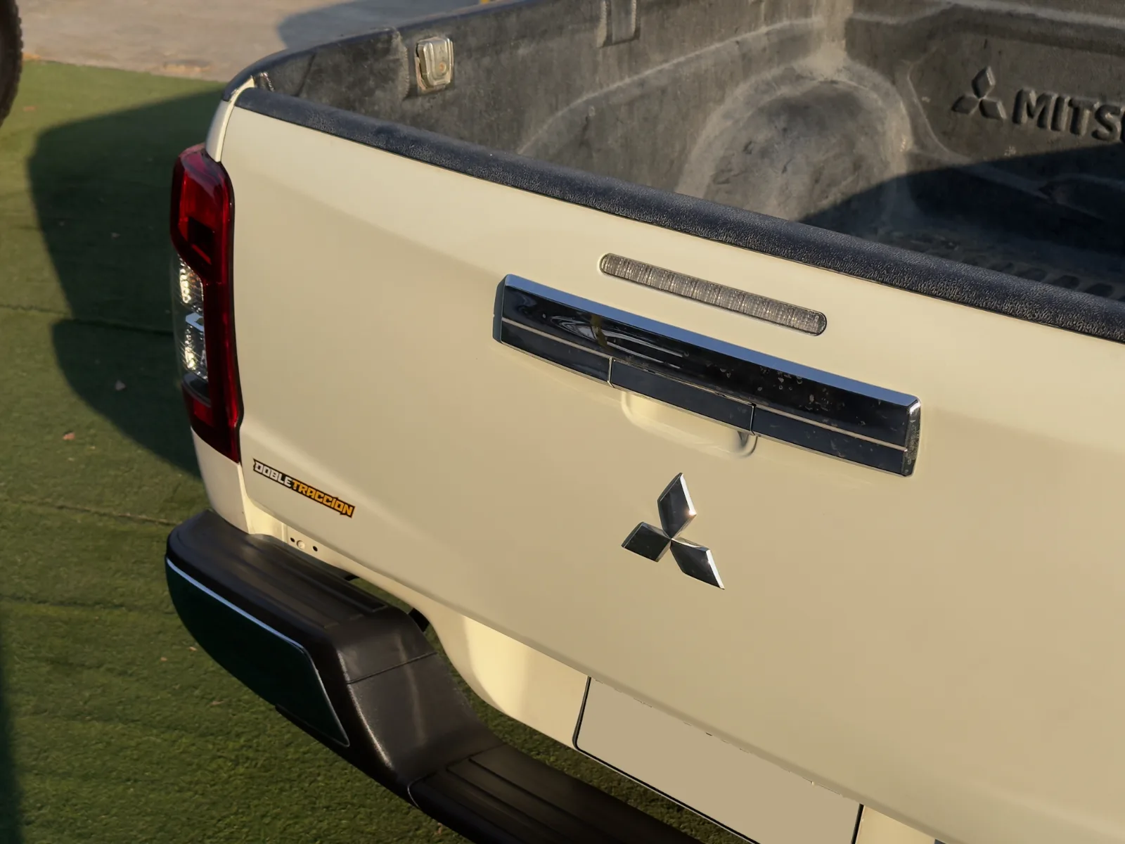 Mitsubishi L200 Katana Crt — foto 8 de 16