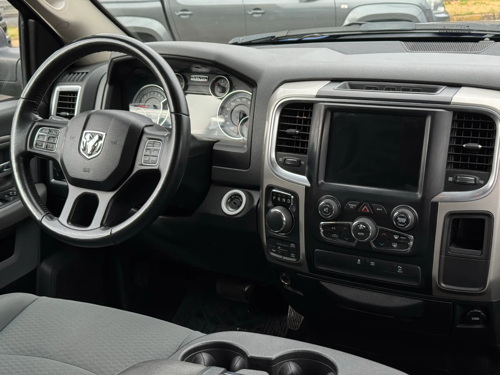 RAM 1500 Slt — foto 17 de 19