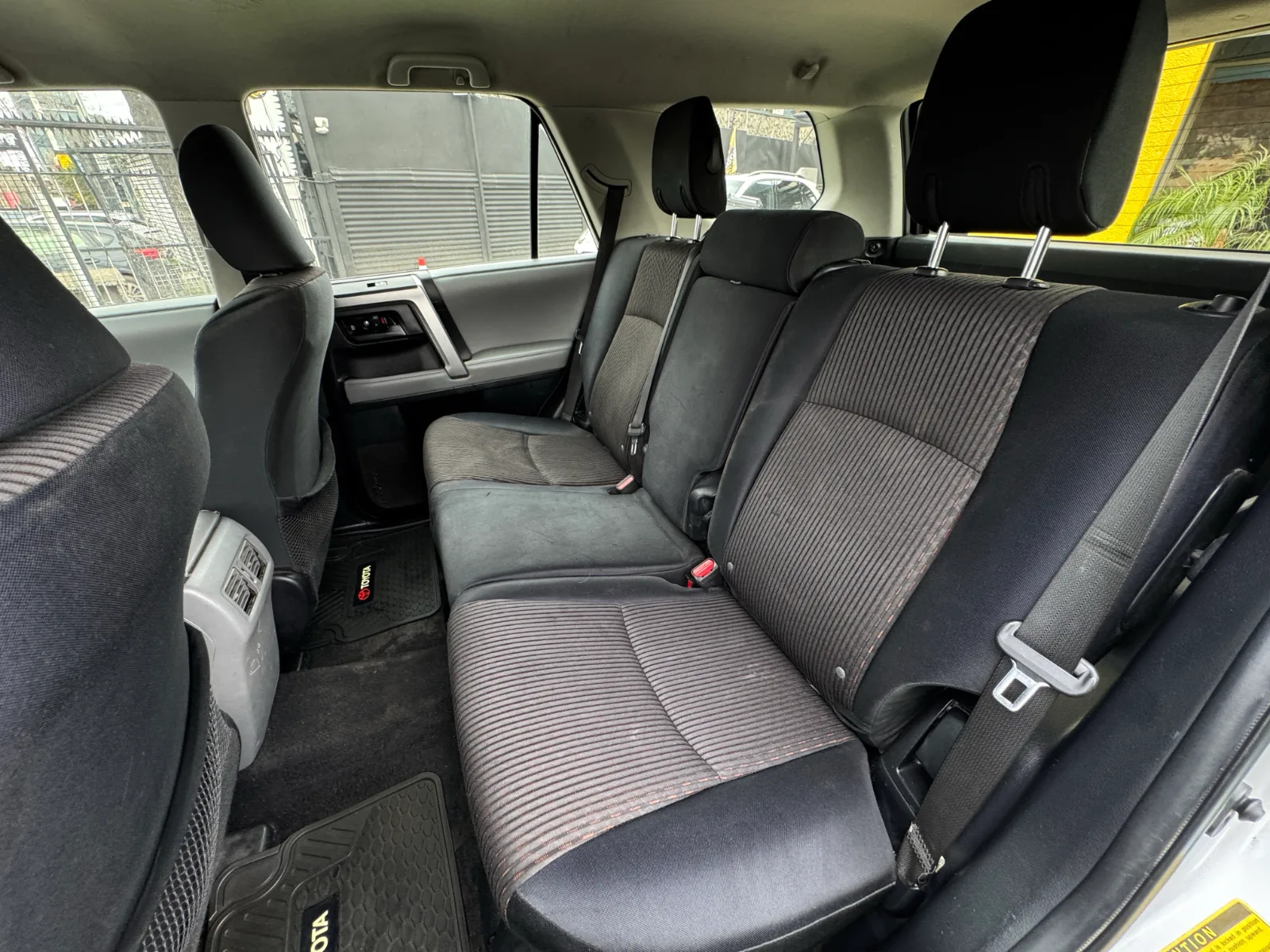 Toyota 4Runner Sr5 — foto 16 de 17