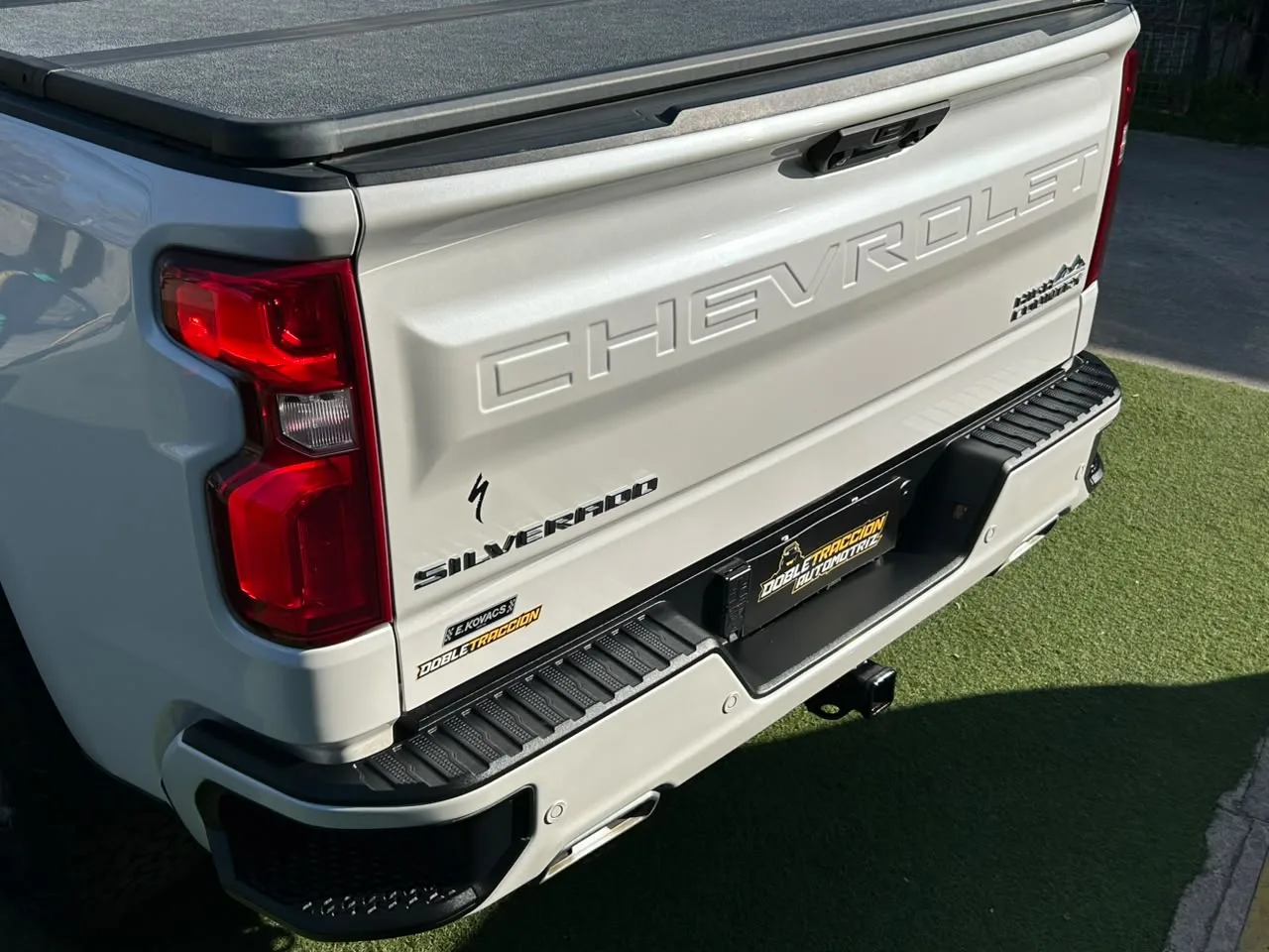 Chevrolet Silverado High Country — foto 7 de 18