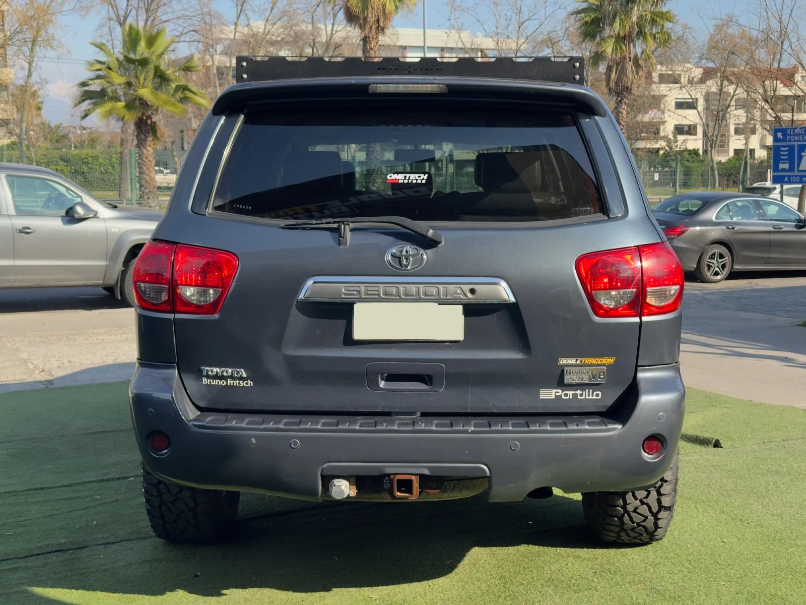 Toyota Sequoia — foto 7 de 17