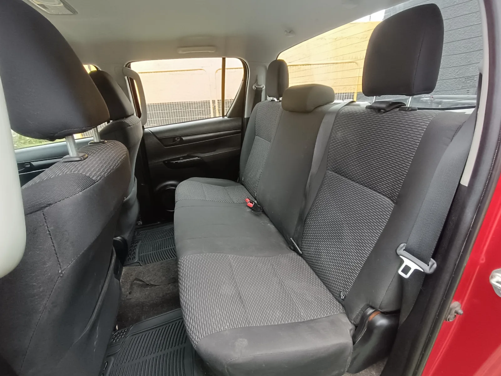 Toyota Hilux — foto 13 de 16