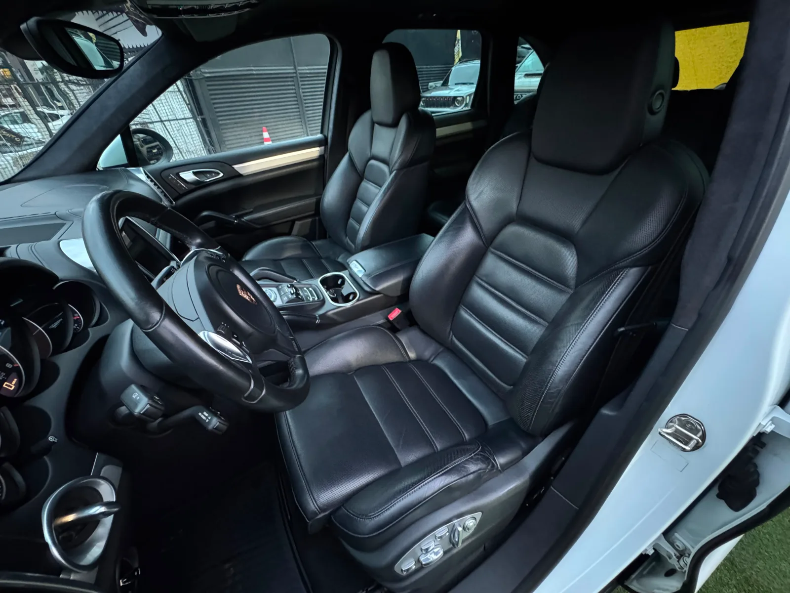 Porsche Cayenne — foto 17 de 23