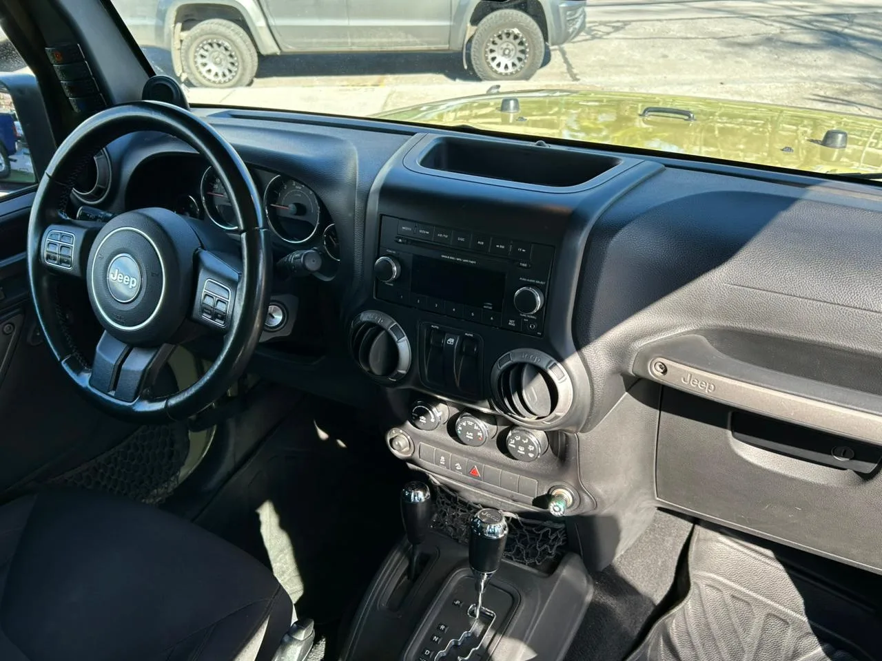 Jeep Wrangler Sport — foto 16 de 16