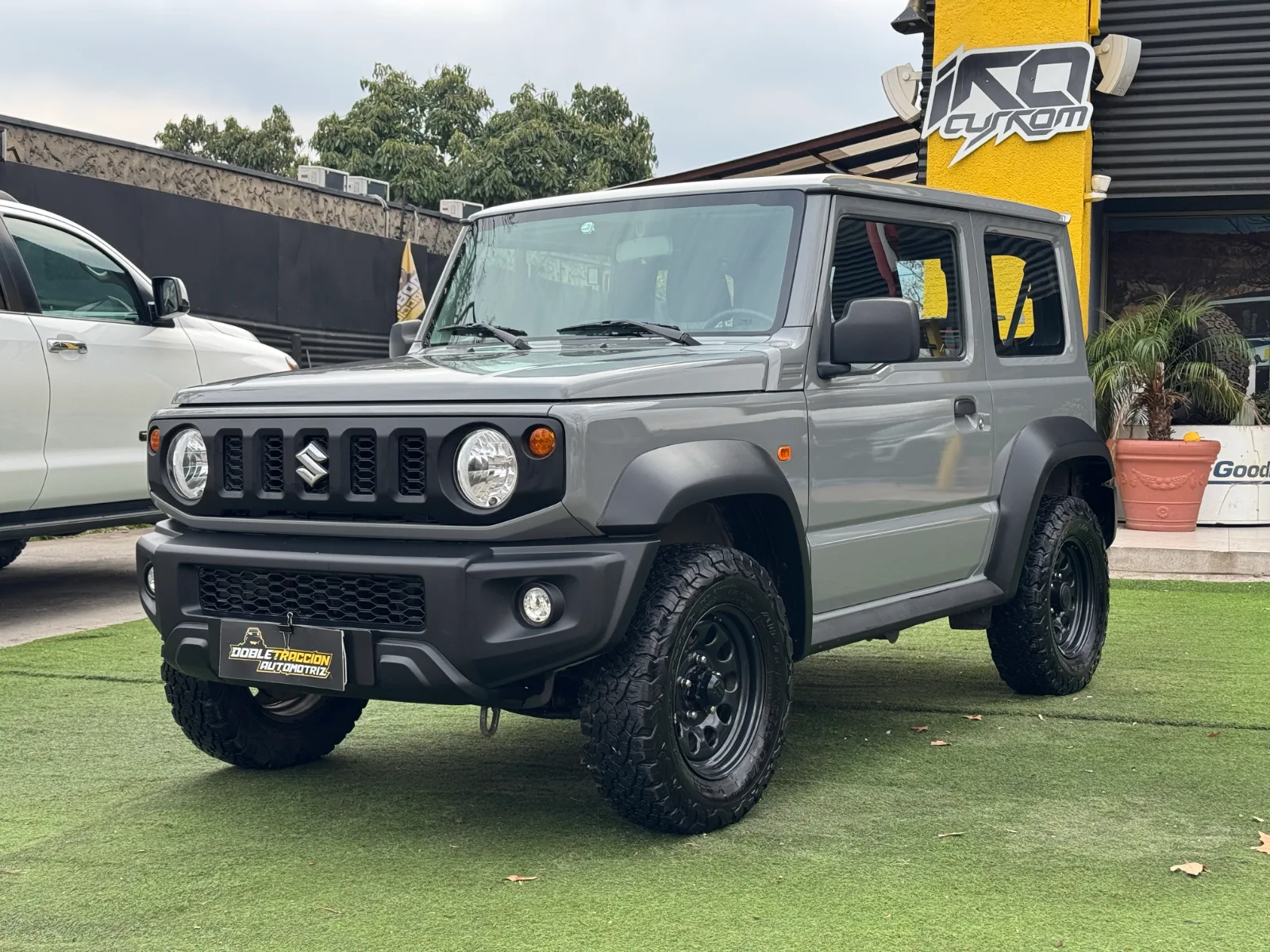 Suzuki Jimny — foto 3 de 15