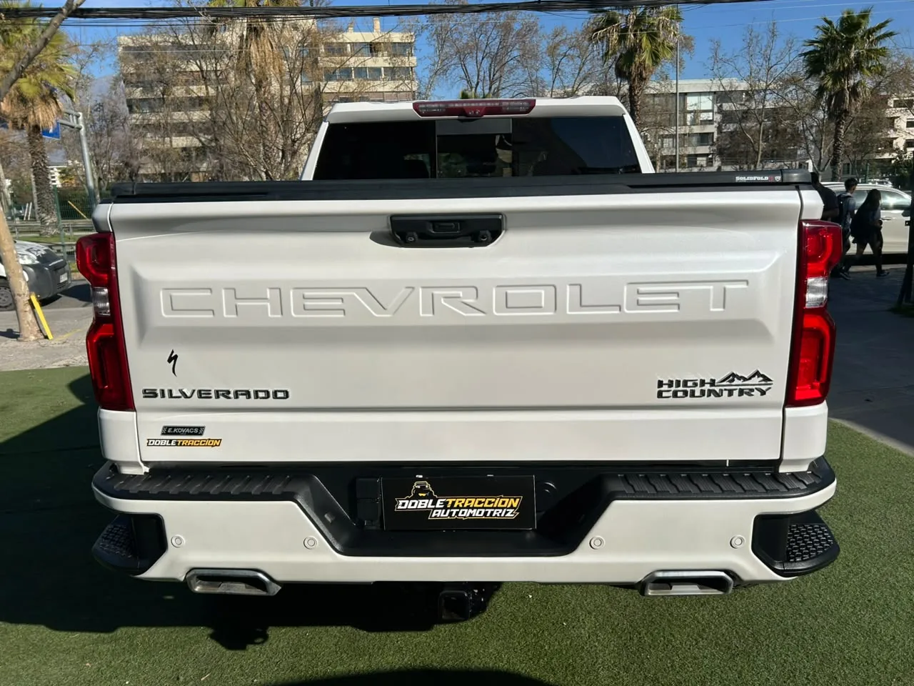 Chevrolet Silverado High Country — foto 8 de 18