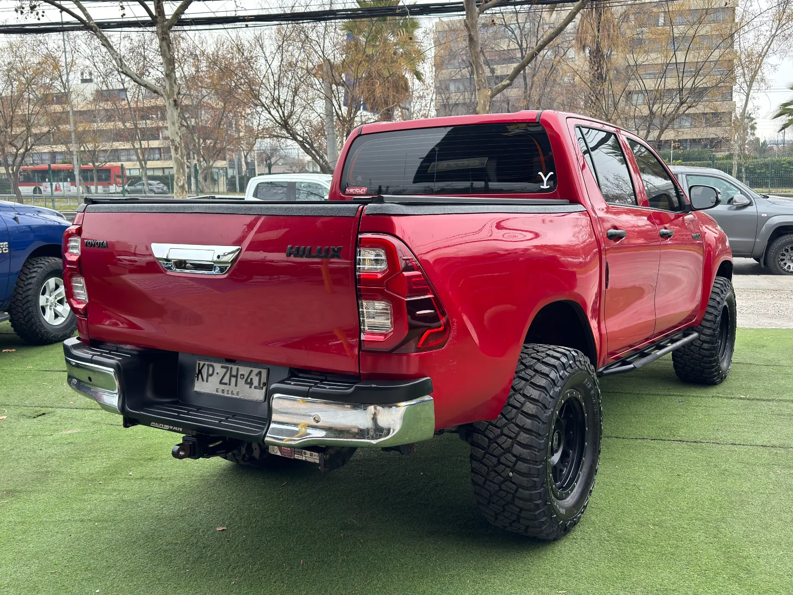Toyota Hilux — foto 8 de 17